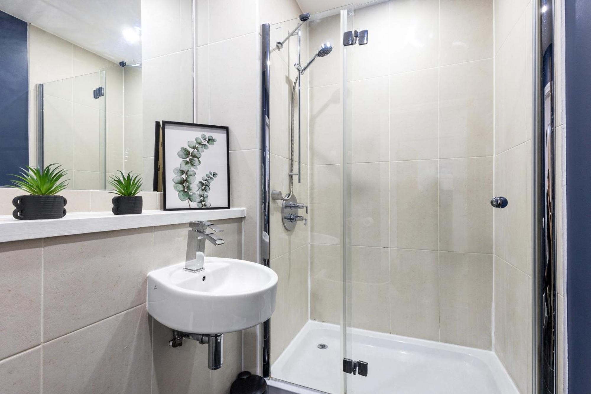 Bullring Lux Suite, New Street Free Netflix - Free Secure Parking- Sleeps 6 Birmingham