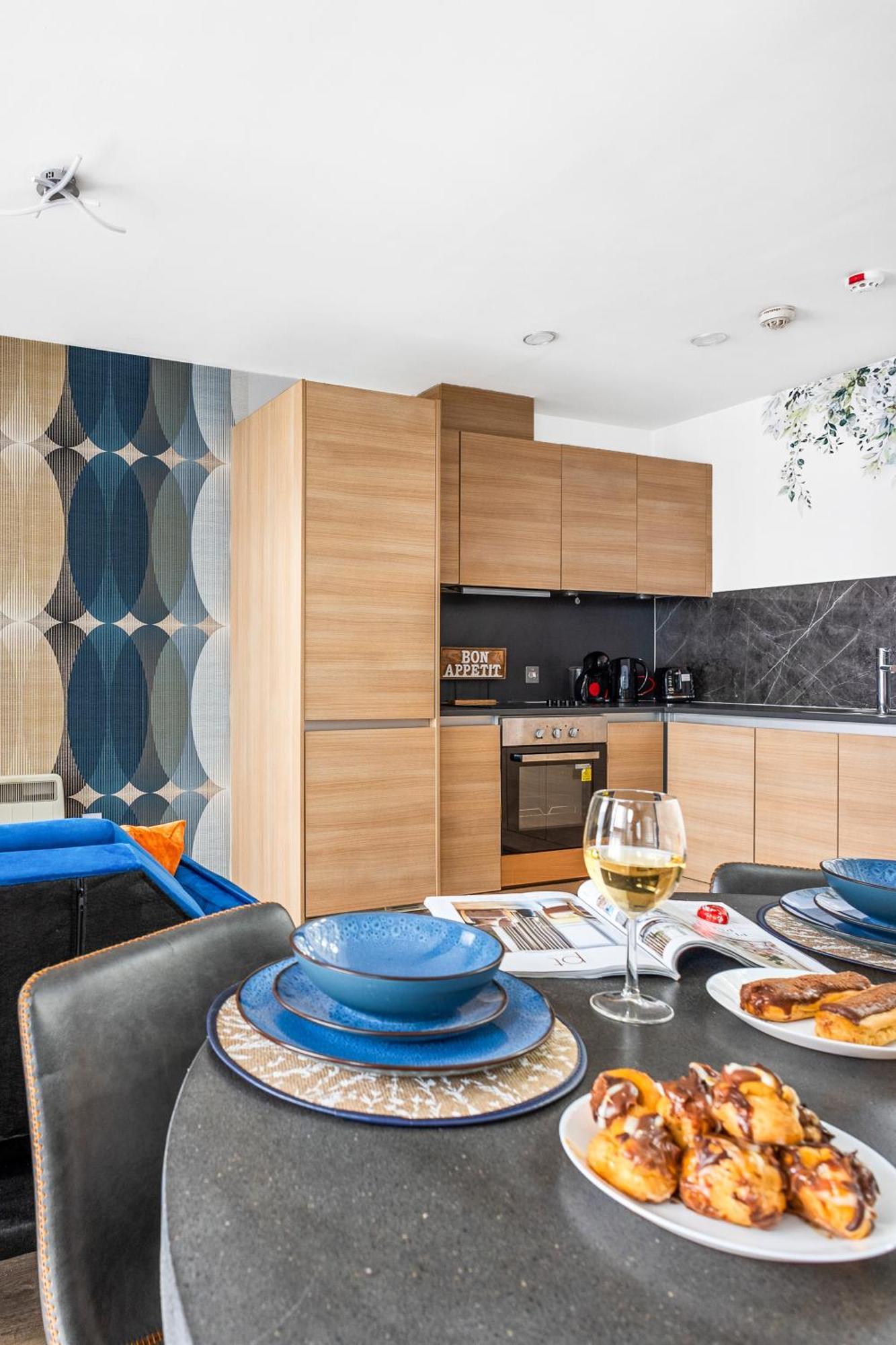 Bullring Lux Suite, New Street Free Netflix - Free Secure Parking- Sleeps 6 Apartment *