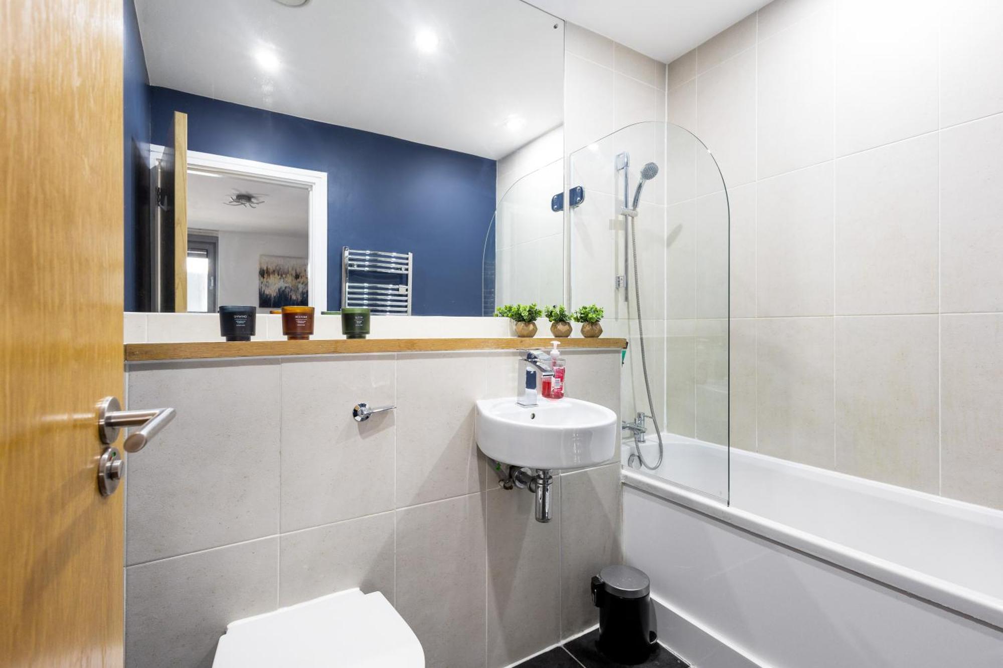 Bullring Lux Suite, New Street Free Netflix - Free Secure Parking- Sleeps 6 Birmingham