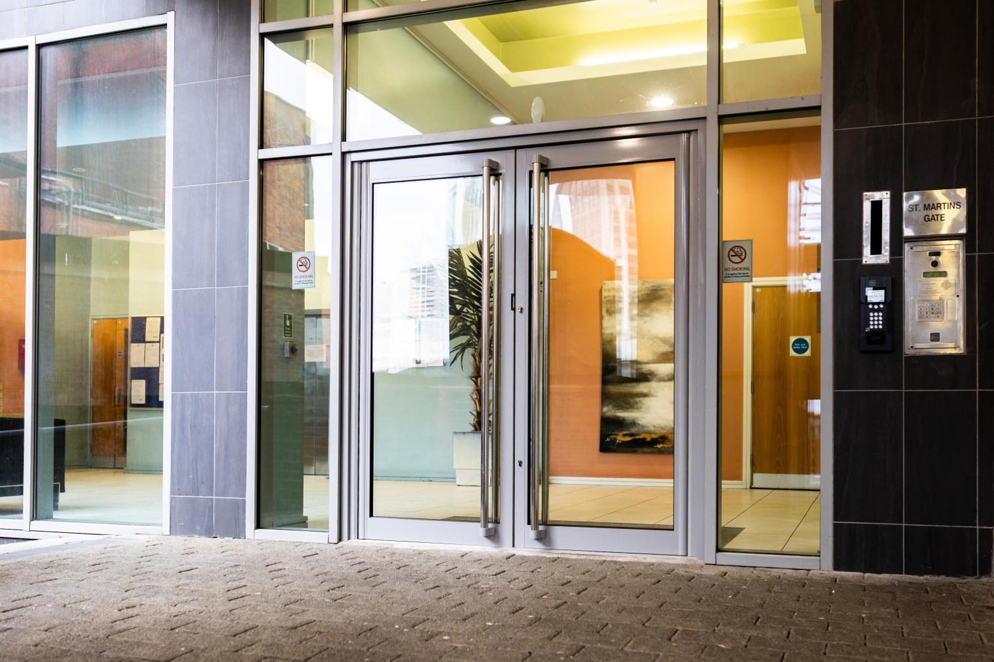 Bullring Lux Suite, New Street Free Netflix - Free Secure Parking- Sleeps 6 Apartment *