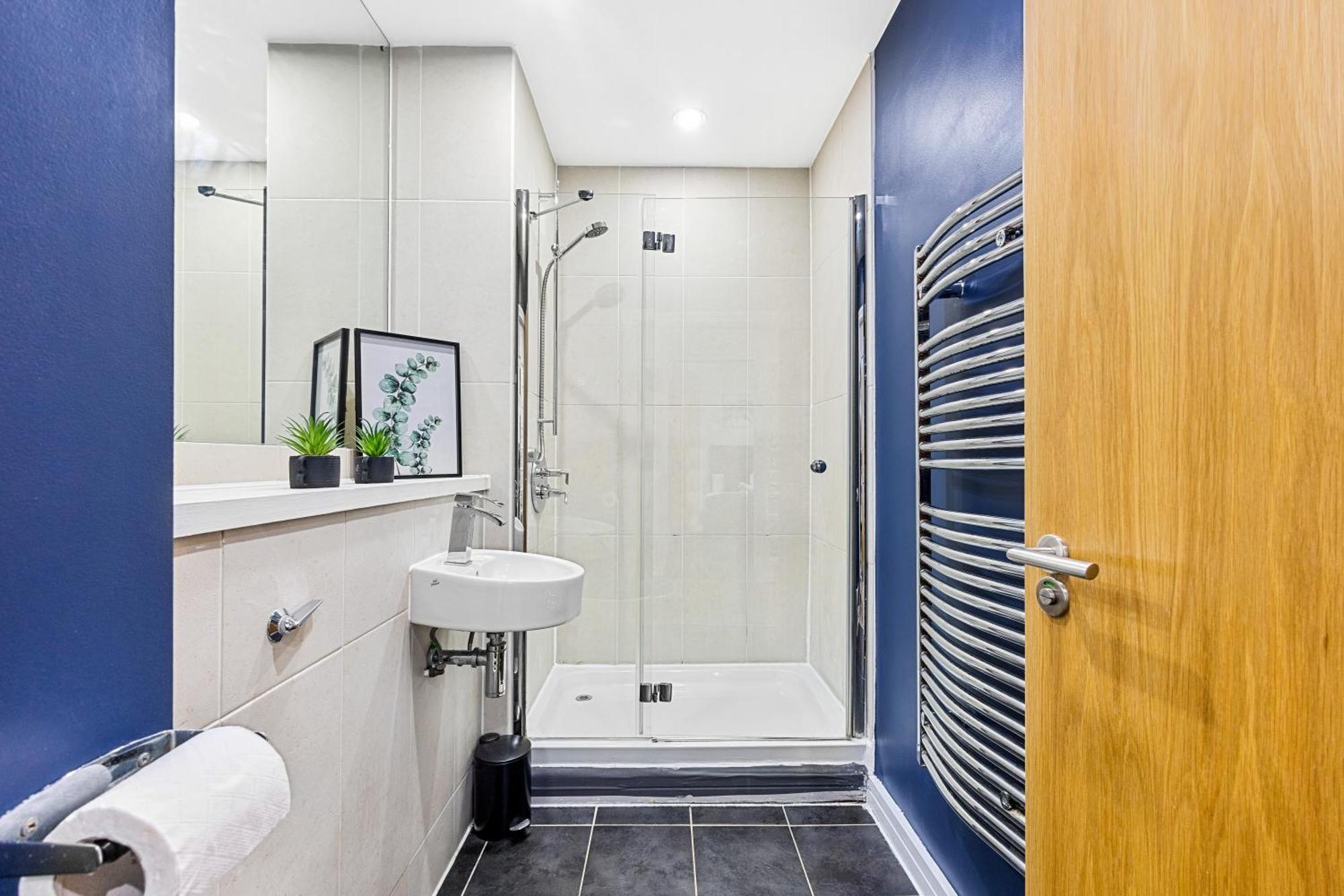 Apartment Bullring Lux Suite, New Street Free Netflix - Free Secure Parking- Sleeps 6 *