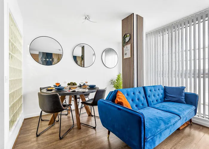 Bullring Lux Suite, New Street Free Netflix - Free Secure Parking- Sleeps 6
