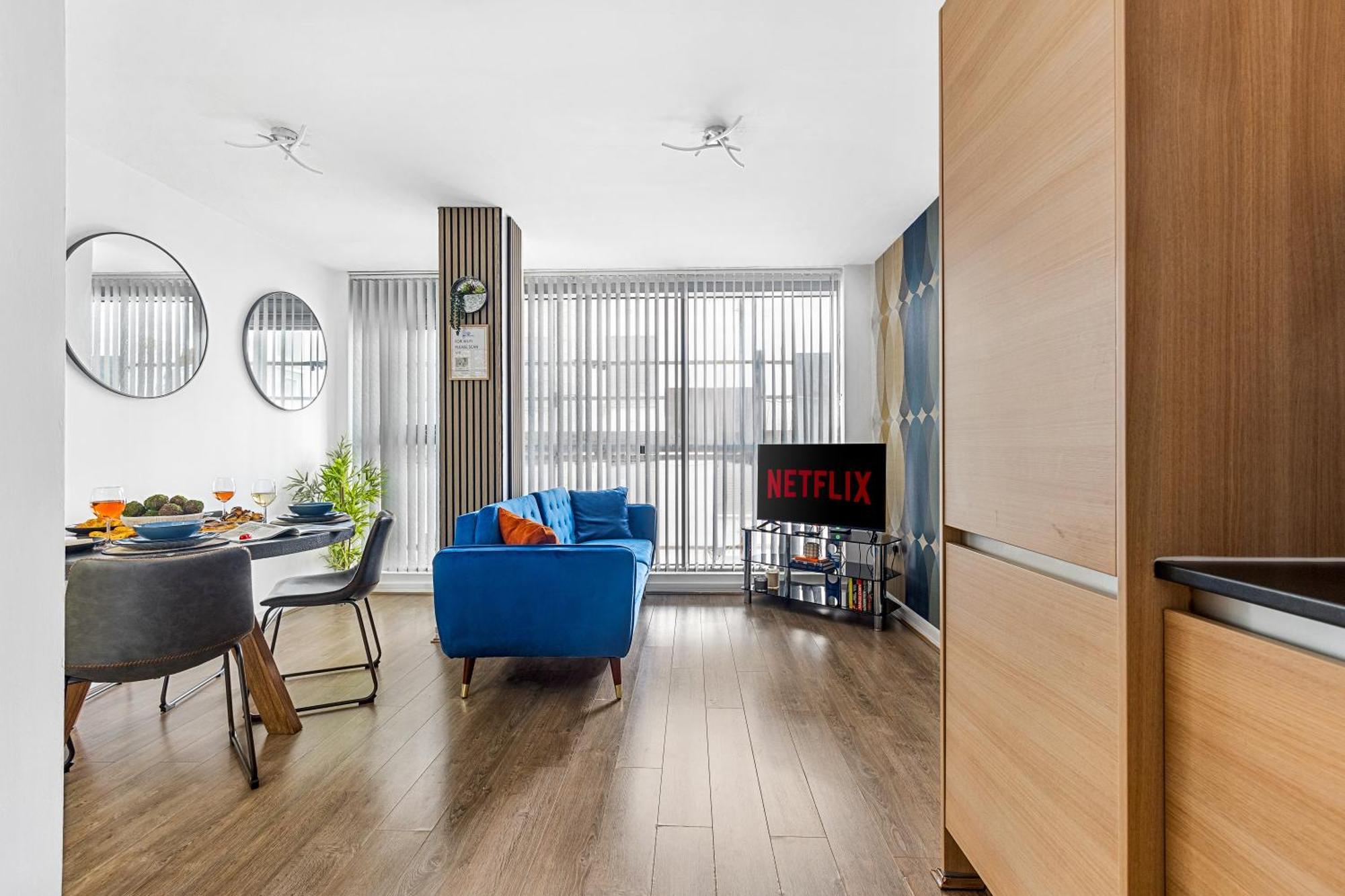 Bullring Lux Suite, New Street Free Netflix - Free Secure Parking- Sleeps 6 Apartment Birmingham
